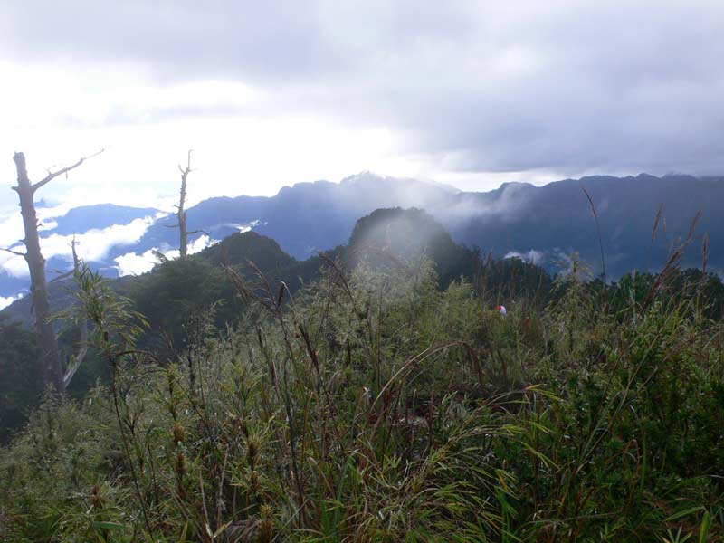 加卑里山縱走黑岩山出觀雲山莊